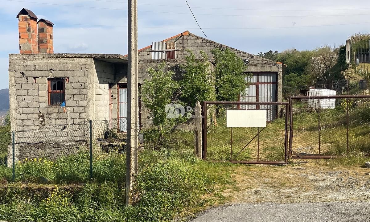 Armazém 500 m² - Tabuaço