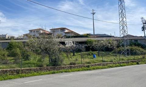 Armazém 500 m² - Tabuaço