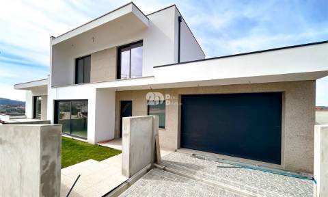 Moradia T3 - Lemenhe