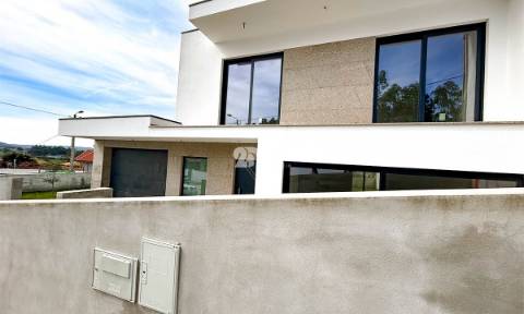 Moradia T3 - Lemenhe