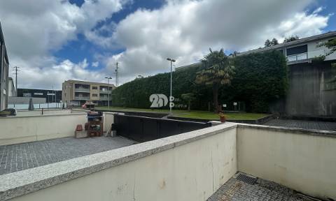 Moradia T4 (Arrendamento) - Nine