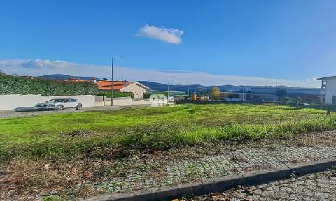 Terreno 1030m² - Vermoim