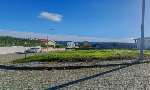 Terreno 1030m² - Vermoim