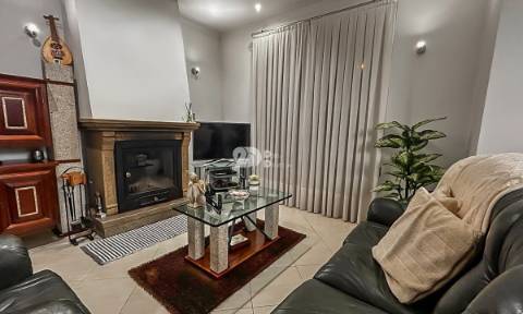 Moradia T4+1 - Lemenhe