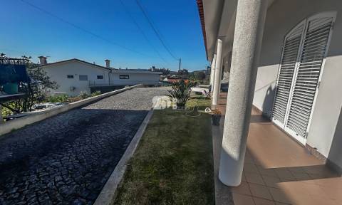 Moradia T4+1 - Lemenhe