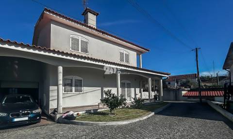 Moradia T4+1 - Lemenhe