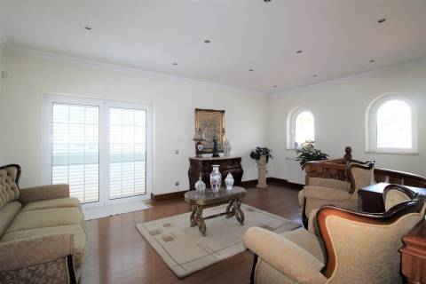 Moradia com 4 Quartos / Piscina / Regueira de Pontes / Leiria