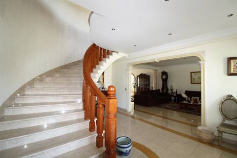 Moradia com 4 Quartos / Piscina / Regueira de Pontes / Leiria