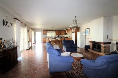 Moradia com 4 Quartos / Piscina / Regueira de Pontes / Leiria