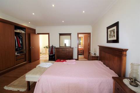 Moradia com 4 Quartos / Piscina / Regueira de Pontes / Leiria