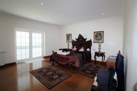 Moradia com 4 Quartos / Piscina / Regueira de Pontes / Leiria