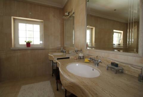 Moradia com 4 Quartos / Piscina / Regueira de Pontes / Leiria