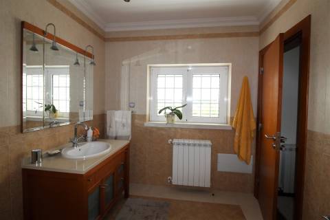 Moradia com 4 Quartos / Piscina / Regueira de Pontes / Leiria