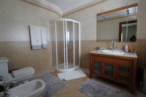 Moradia com 4 Quartos / Piscina / Regueira de Pontes / Leiria