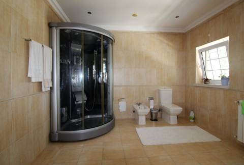 Moradia com 4 Quartos / Piscina / Regueira de Pontes / Leiria