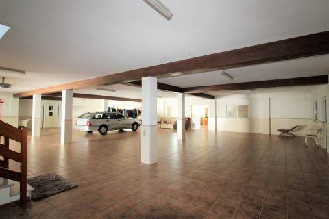 Moradia com 4 Quartos / Piscina / Regueira de Pontes / Leiria