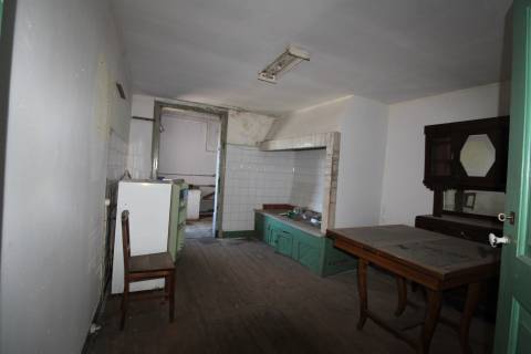 Prédio para remodelar, com projeto / Louriçal /Pombal