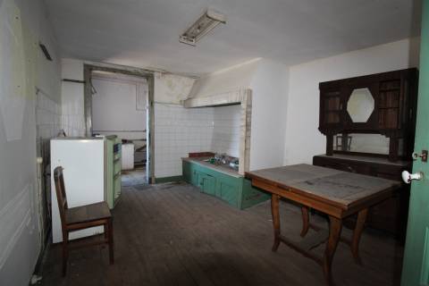 Prédio para remodelar, com projeto / Louriçal /Pombal