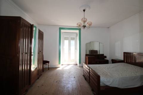 Prédio para remodelar, com projeto / Louriçal /Pombal