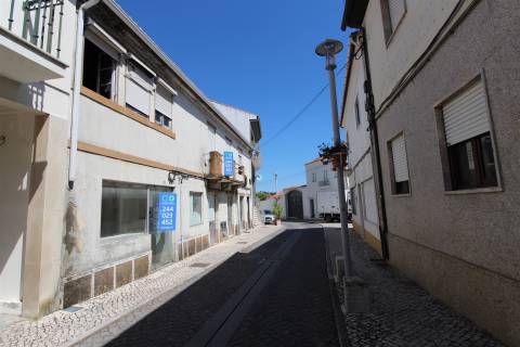 Prédio para remodelar, com projeto / Louriçal /Pombal