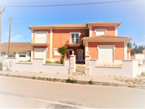 Moradia isolada T7 / Bidoeira de Cima/ Leiria