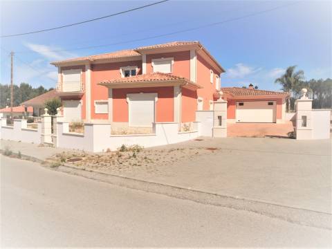 Moradia isolada T7 / Bidoeira de Cima/ Leiria