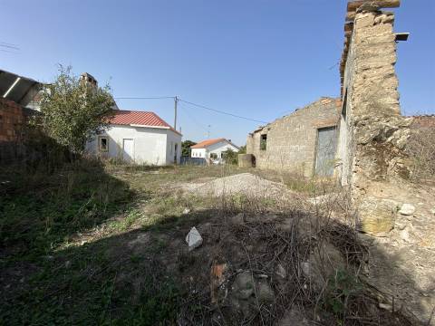 Moradia T2 com terreno / Touria / Pousos / Leiria