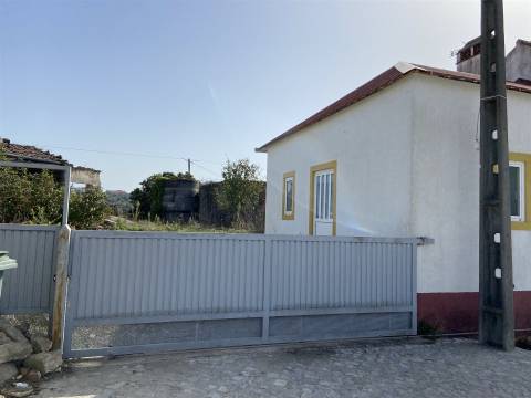 Moradia T2 com terreno / Touria / Pousos / Leiria