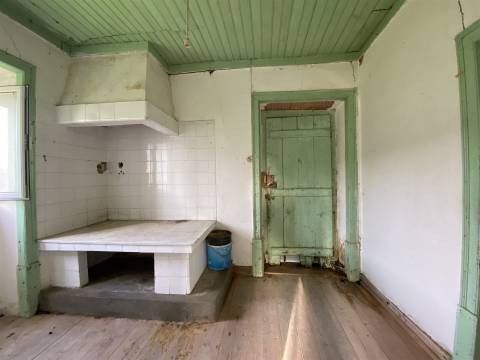 Moradia T2 com terreno / Touria / Pousos / Leiria