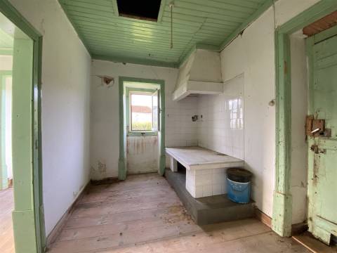 Moradia T2 com terreno / Touria / Pousos / Leiria