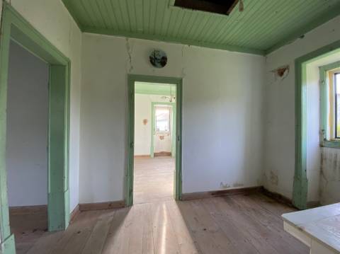 Moradia T2 com terreno / Touria / Pousos / Leiria