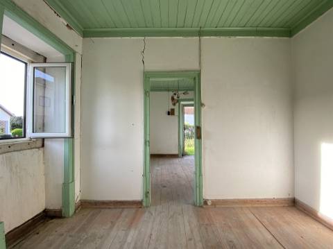 Moradia T2 com terreno / Touria / Pousos / Leiria