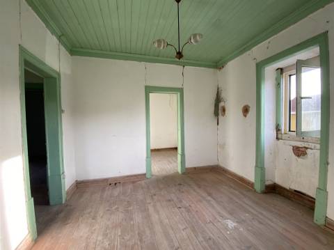 Moradia T2 com terreno / Touria / Pousos / Leiria