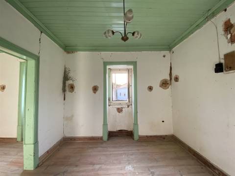 Moradia T2 com terreno / Touria / Pousos / Leiria