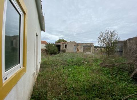 Moradia T2 com terreno / Touria / Pousos / Leiria