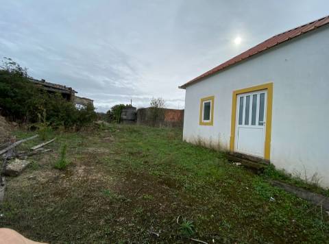 Moradia T2 com terreno / Touria / Pousos / Leiria
