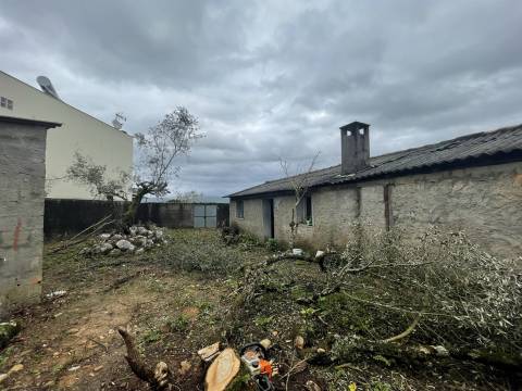 Moradia térrea com terreno / Casal Fernão João / Pombal / Leiria