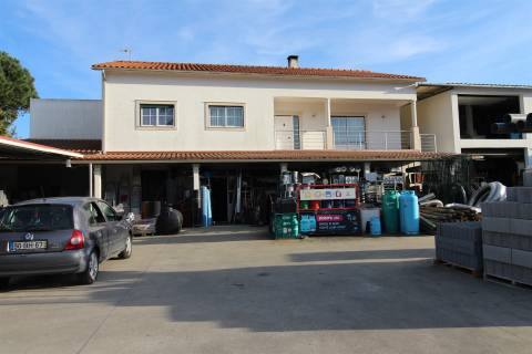 Moradia T3 + Loja/Armazém para comércio/ Com 1400m2 / Boa Vista / Leiria