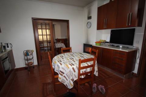 Moradia T3 + Loja/Armazém para comércio/ Com 1400m2 / Boa Vista / Leiria