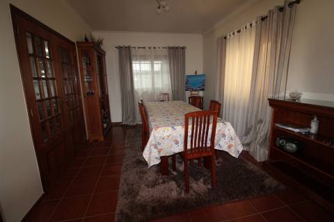 Moradia T3 + Loja/Armazém para comércio/ Com 1400m2 / Boa Vista / Leiria