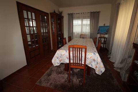 Moradia T3 + Loja/Armazém para comércio/ Com 1400m2 / Boa Vista / Leiria