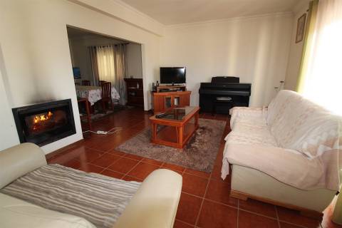 Moradia T3 + Loja/Armazém para comércio/ Com 1400m2 / Boa Vista / Leiria