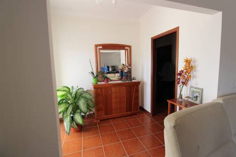 Moradia T3 + Loja/Armazém para comércio/ Com 1400m2 / Boa Vista / Leiria