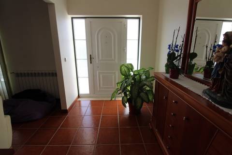 Moradia T3 + Loja/Armazém para comércio/ Com 1400m2 / Boa Vista / Leiria