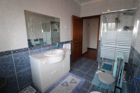 Moradia T3 + Loja/Armazém para comércio/ Com 1400m2 / Boa Vista / Leiria