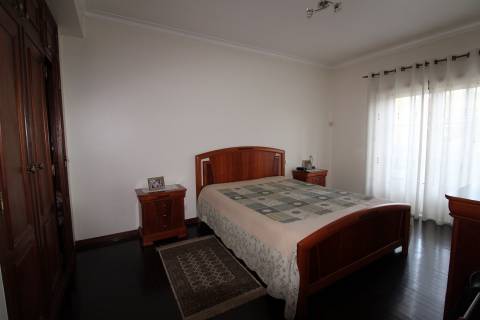 Moradia T3 + Loja/Armazém para comércio/ Com 1400m2 / Boa Vista / Leiria