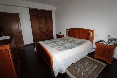 Moradia T3 + Loja/Armazém para comércio/ Com 1400m2 / Boa Vista / Leiria