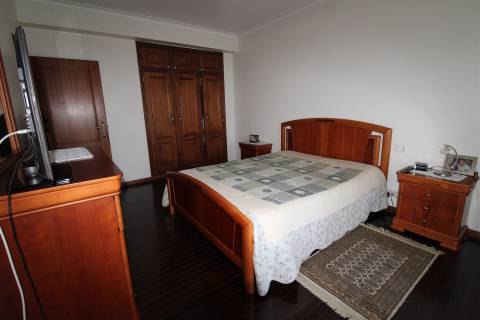 Moradia T3 + Loja/Armazém para comércio/ Com 1400m2 / Boa Vista / Leiria