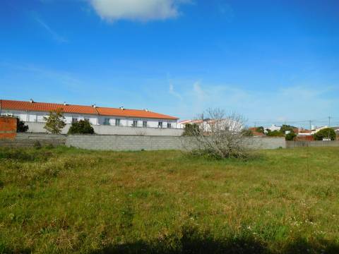 2 Moradias para reconstruir + Terreno 3700m2  / Comeira / Marinha Grande