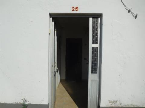 2 Moradias para reconstruir + Terreno 3700m2  / Comeira / Marinha Grande